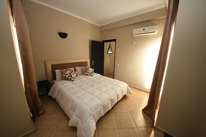 Room 16 of 38