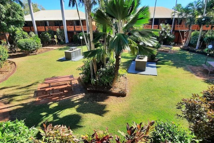 Hotel Exterior 76 of 80