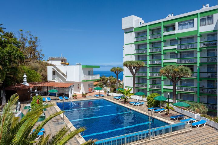 Hotel with Pool