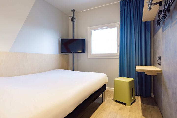 Room 6 of 30