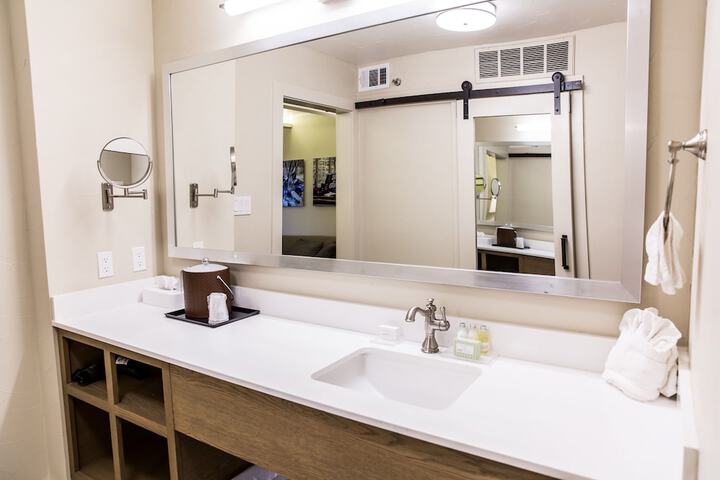 Bathroom sink