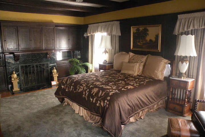 Room 14 of 32