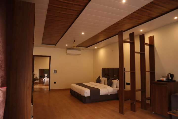 Room 10 of 50
