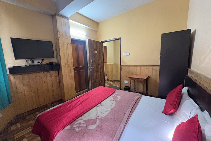 Room 9 of 40