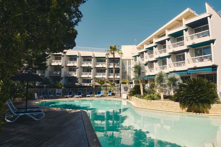 Hotel with Pool