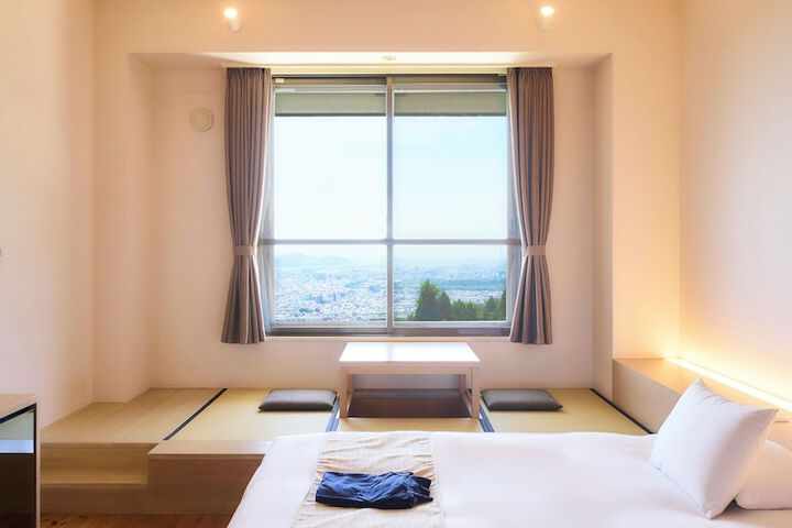 Room 12 of 178