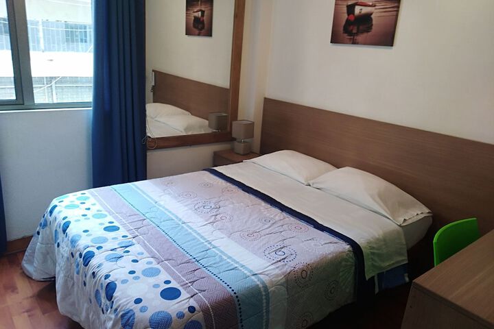 Room 25 of 42