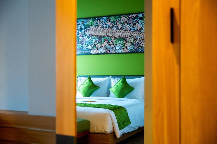 Room 12 of 25