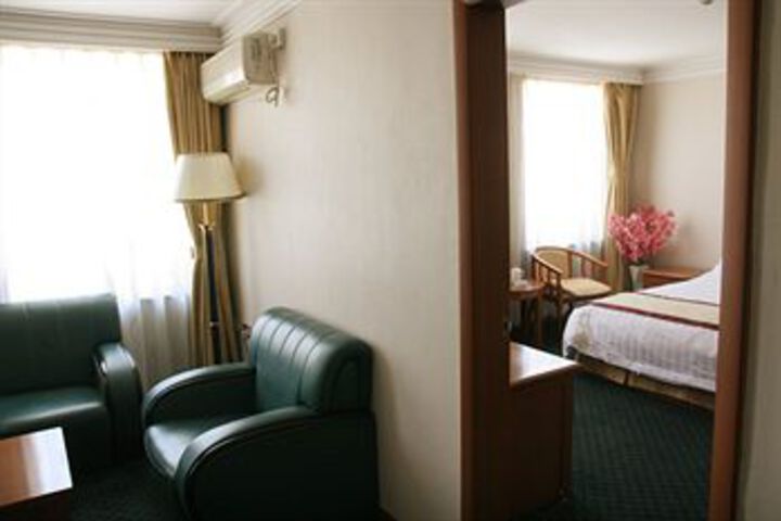 Room 16 of 19
