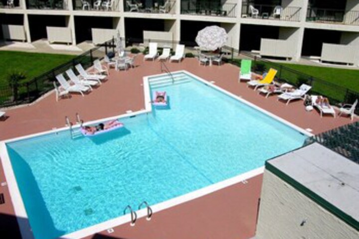 Pool 10 of 16