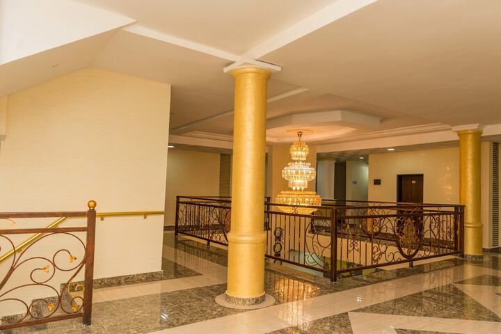 Ballroom/Hall 39 of 42