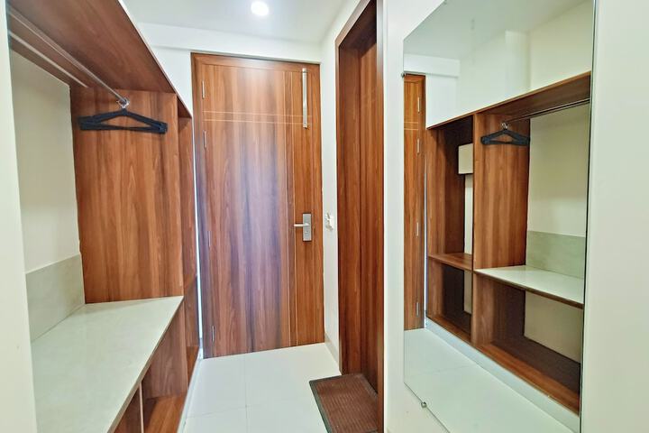 Room 8 of 16