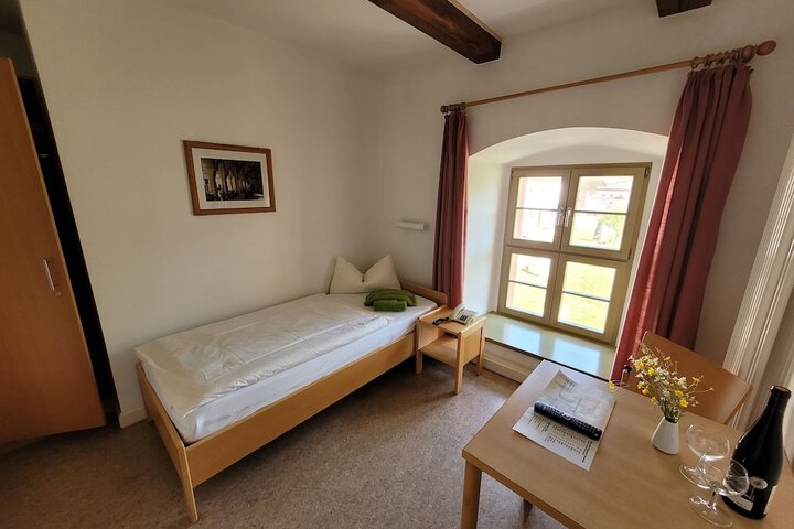 Room 12 of 36