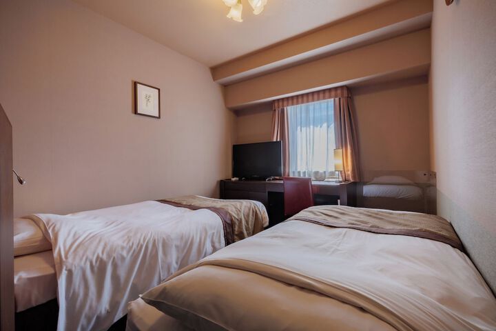 Room 12 of 48