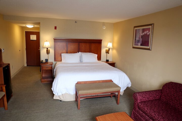 1 King Bed (2 of 18)