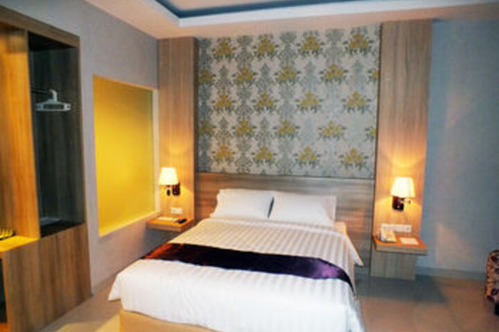 Room 12 of 24
