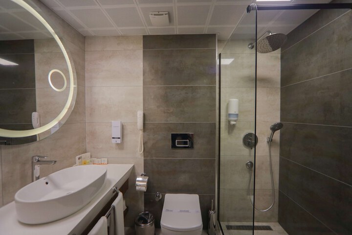 Room 47 of 73