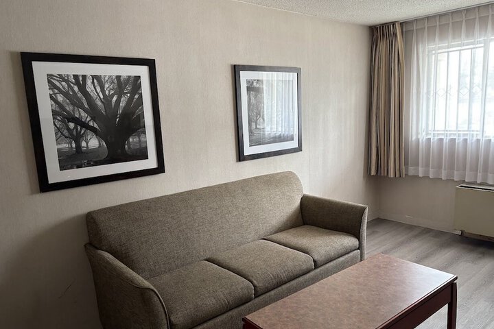 Room 5 of 25