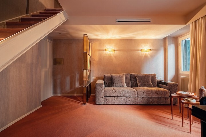 Room 25 of 63