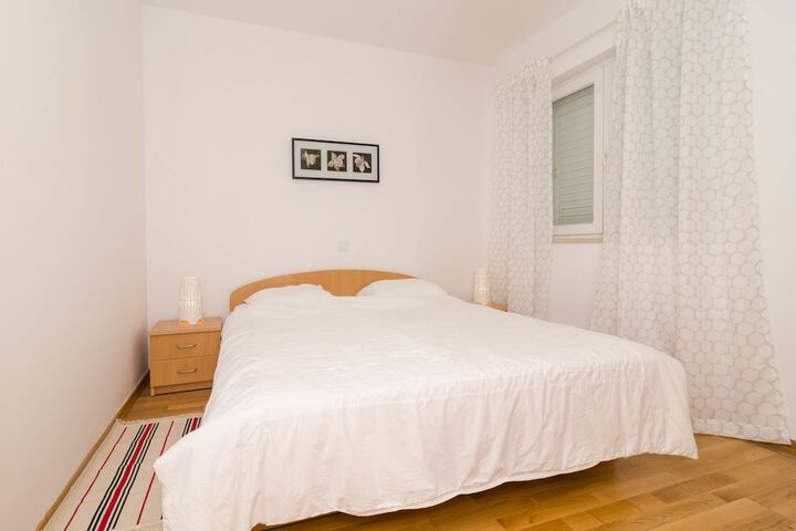 Room 2 of 57