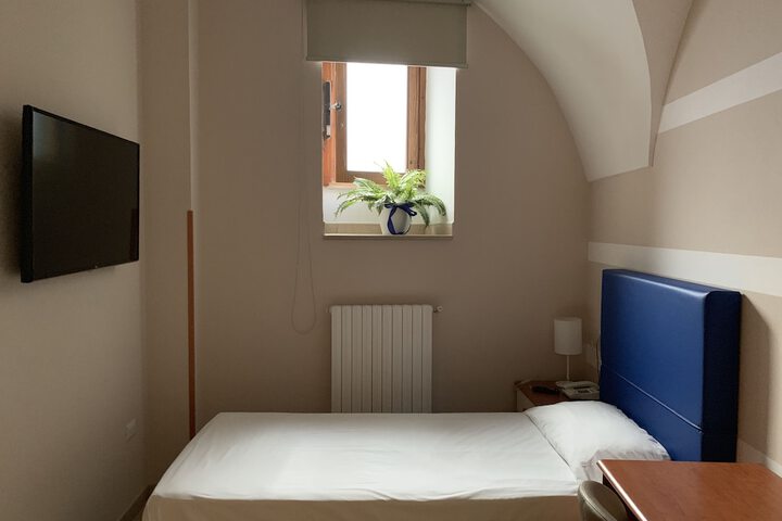 Room 8 of 39