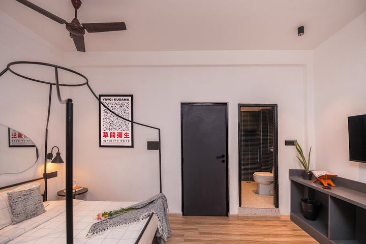 Room 15 of 28