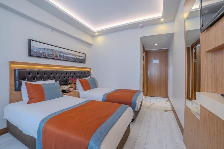Room 10 of 66