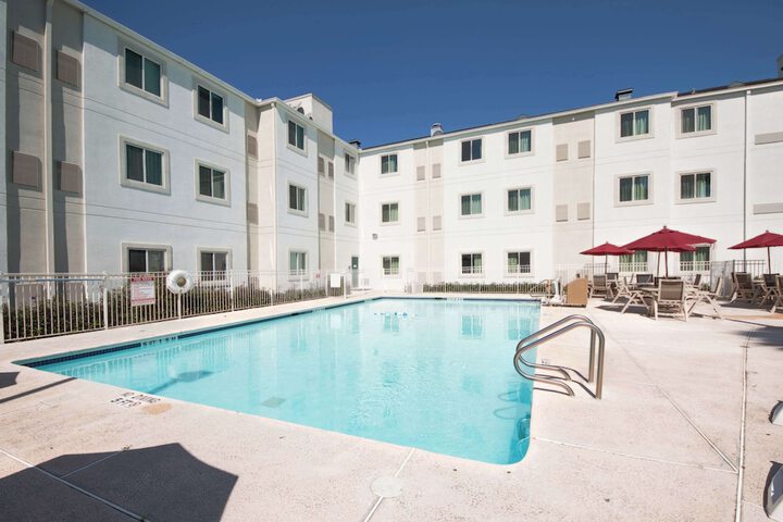 Pool Hotel