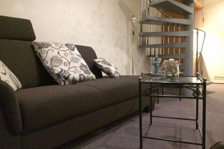 Room 6 of 25