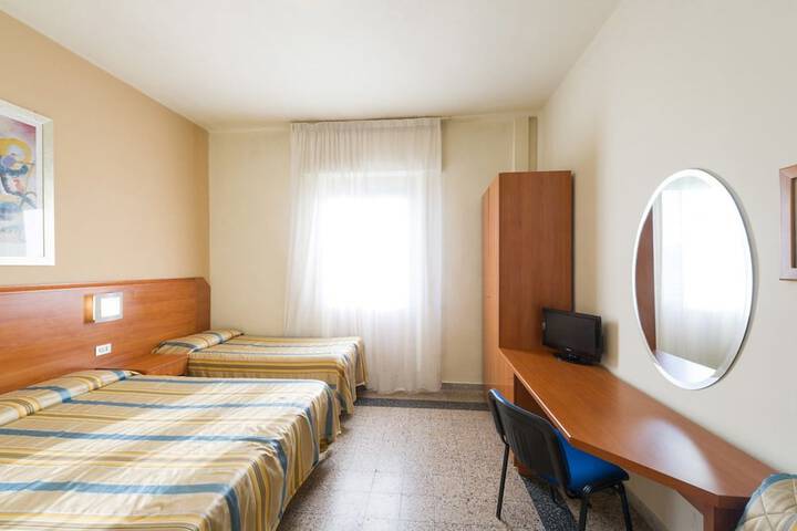 Room 13 of 36