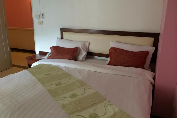 Room 9 of 15