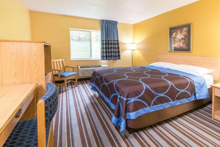 1 Queen Bed Mobility Accessible (14 of 16)