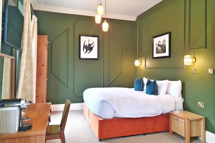 Room 9 of 46