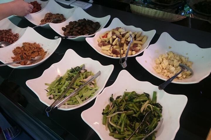 Dining 36 of 49