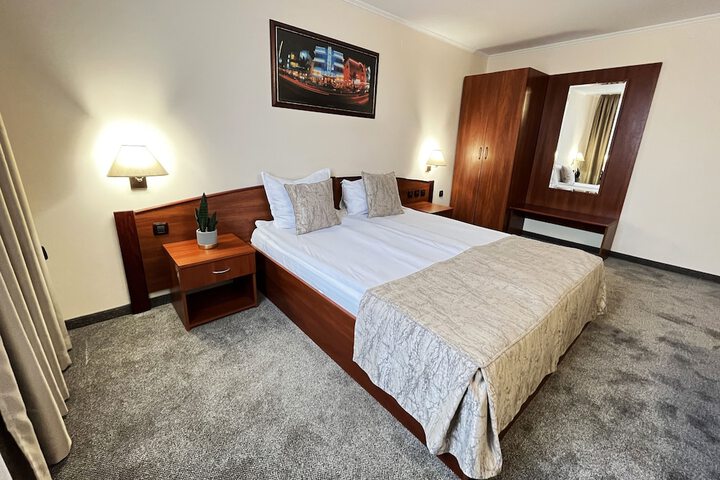 Room 9 of 49