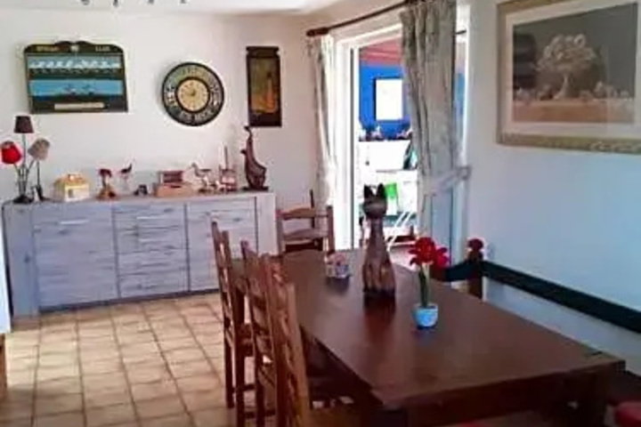 Dining 17 of 20