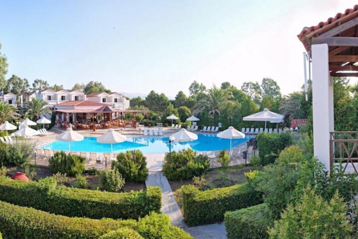 Hotel with Pool