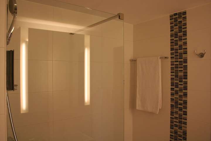 Room 13 of 36
