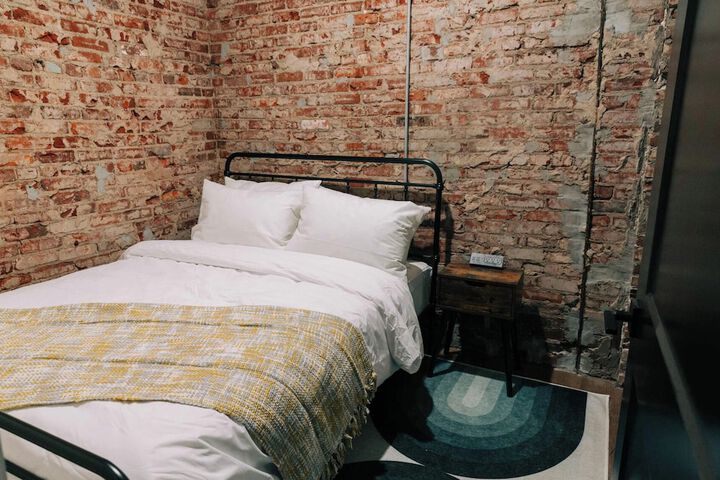 Room 25 of 65