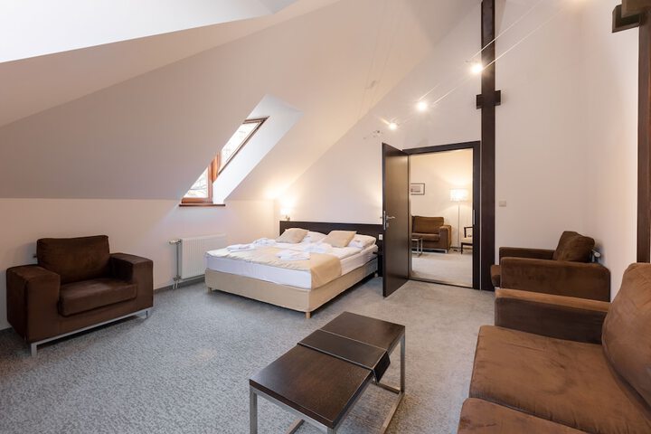 Room 7 of 74