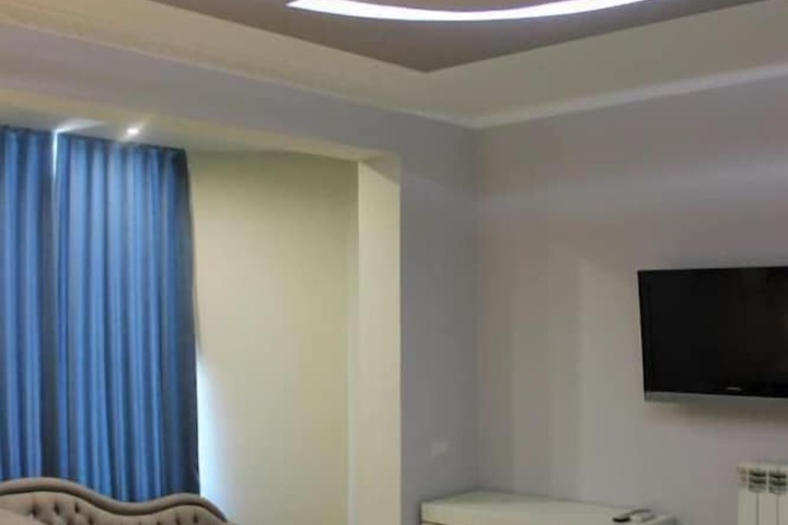 Room 2 of 37