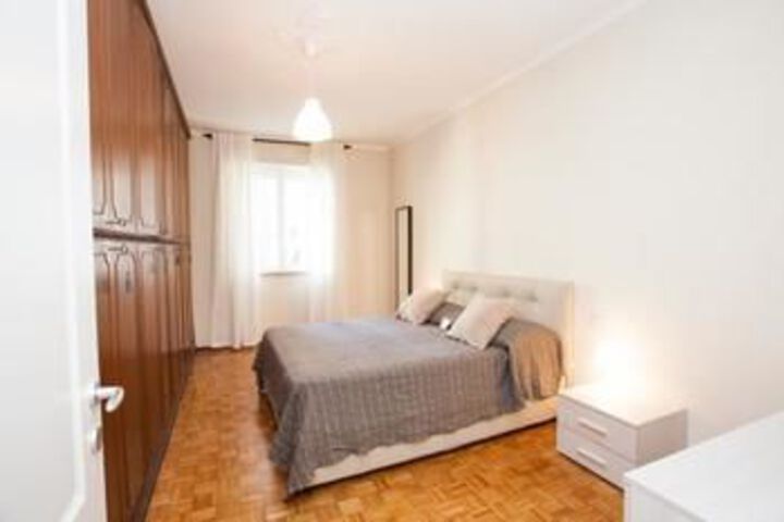 Room 5 of 16