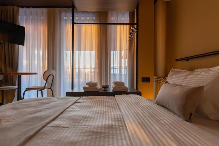 Room 42 of 79