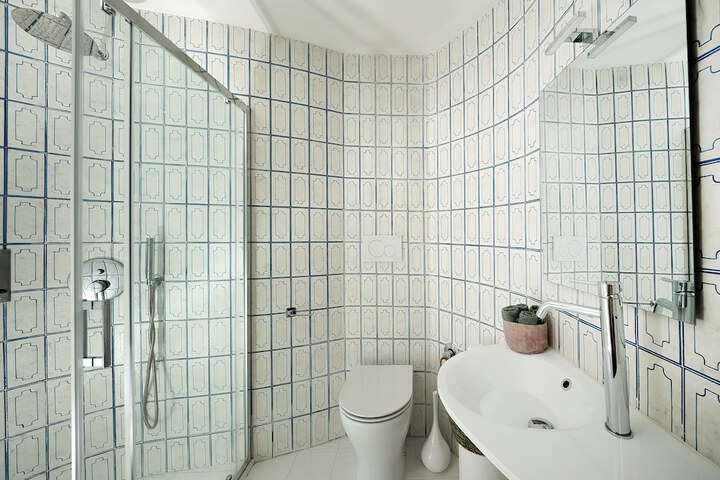 Room 10 of 14