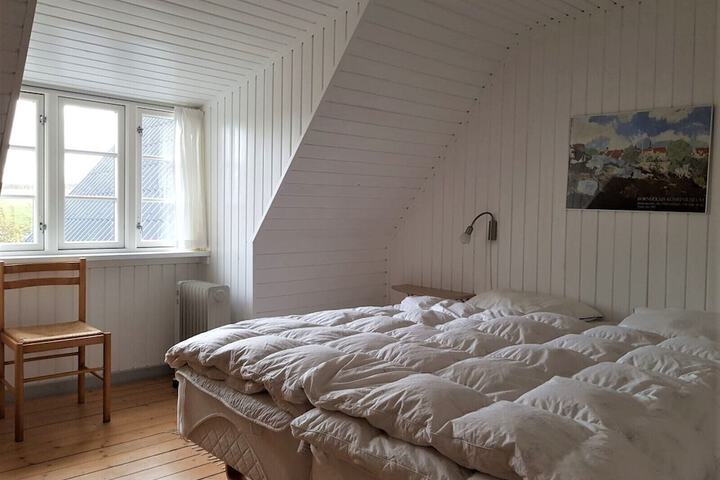 Room 16 of 93
