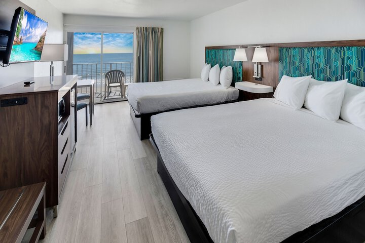 Standard Queen Room 2 Queen Beds Pet Room Only Newly Remodeled (11 of 22)