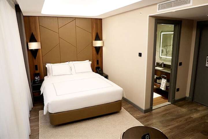 Room 2 of 43