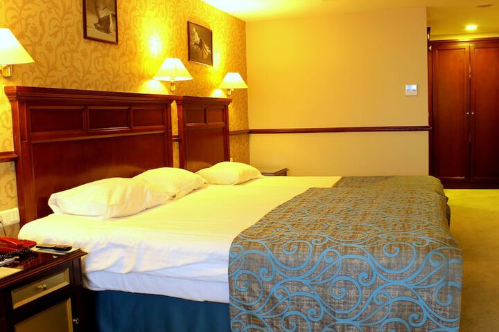Room 18 of 114