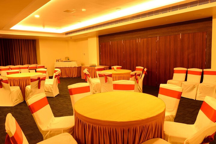 Ballroom/Hall 37 of 48