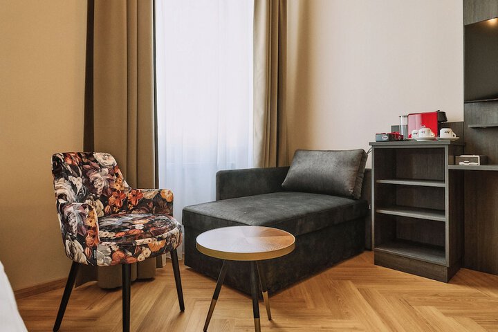 Room 32 of 39